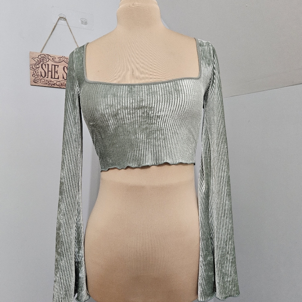 Out From Under Urban Outfitters Green Velvet Long Sleeve Square Neck Crop Top S - Picture 2 of 15